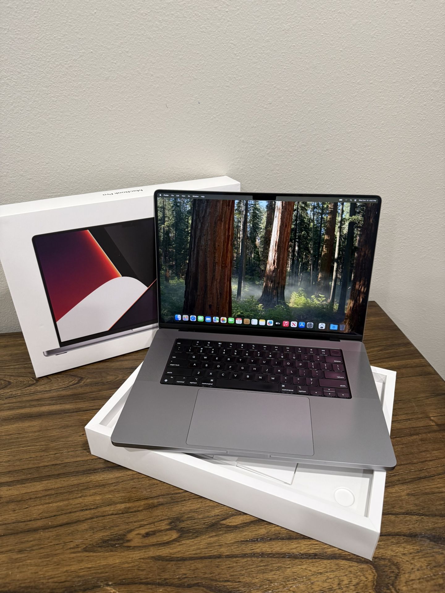 MacBook Pro 16” (M1 Max, 64GB RAM, 2TB SSD)