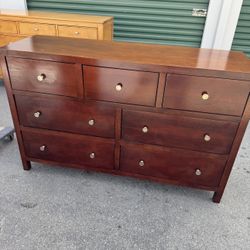 Good wood dresser/ local delivery available Cajonera pura madera buena 60”Lx19”Dx38”T Good wood dresser/ local delivery available