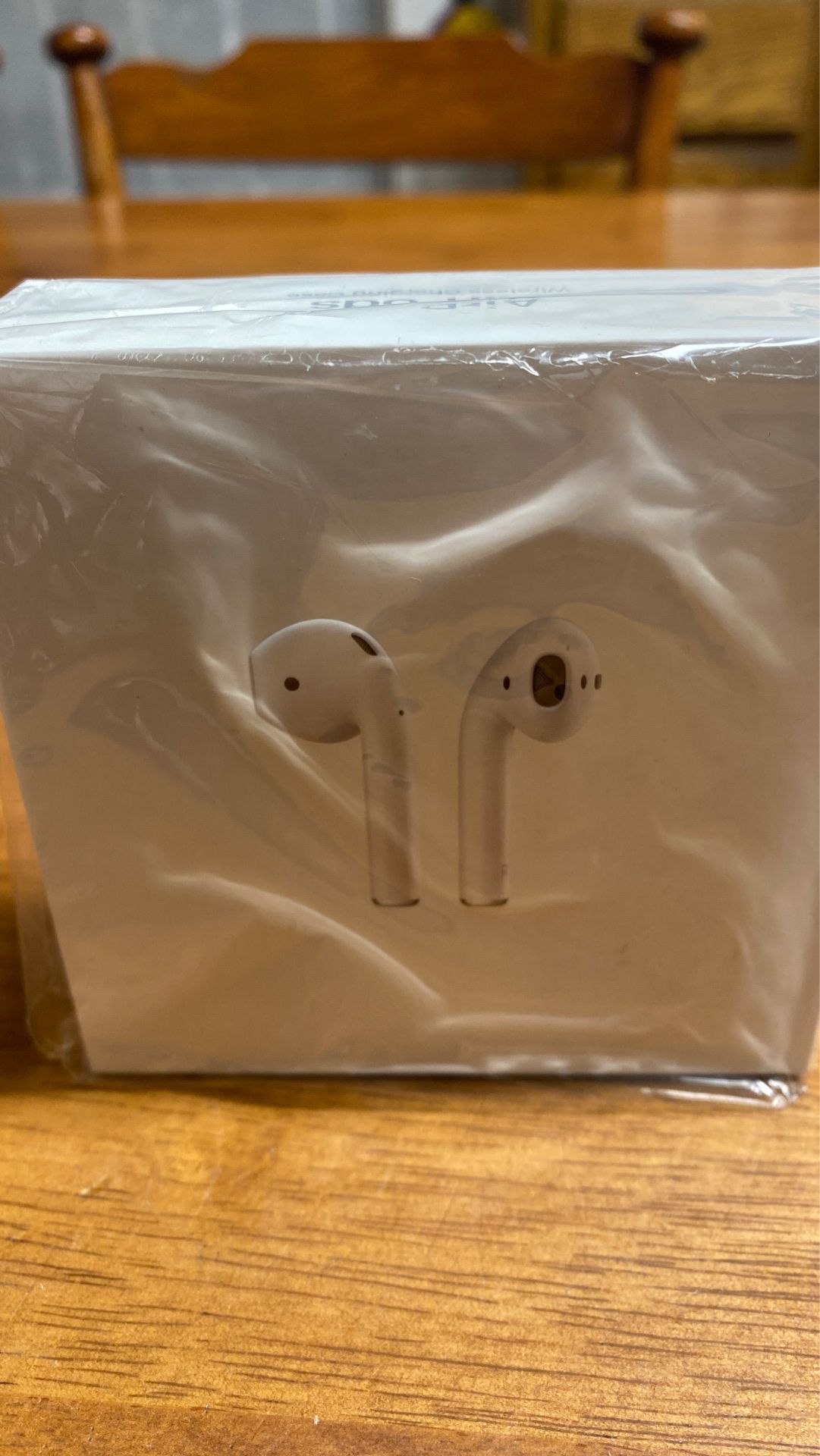 Apple AirPods with wireless charging case