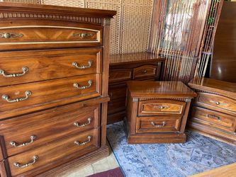 Dresser set