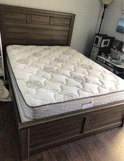 Free Queen bed and full bed both with mattresses