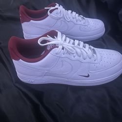 Nike Air Force 1 LV8 white team red