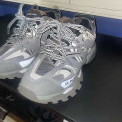 Grey balenciaga tracks Led