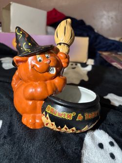 Vintage Halloween cat figurine