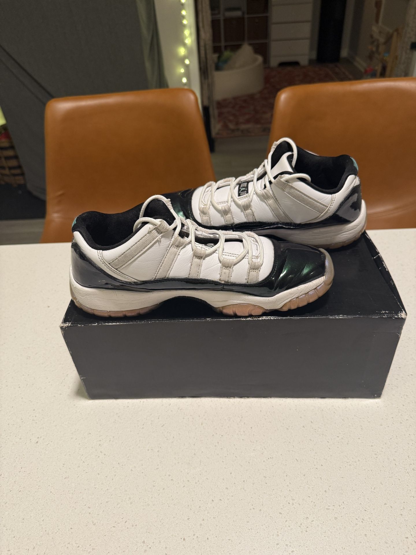 Jordan 11 Low 'Emerald'