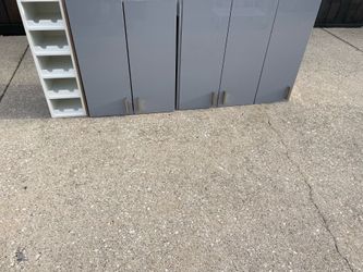 Kitchen wall cabinets