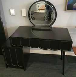 Vanity Desk With Mirror