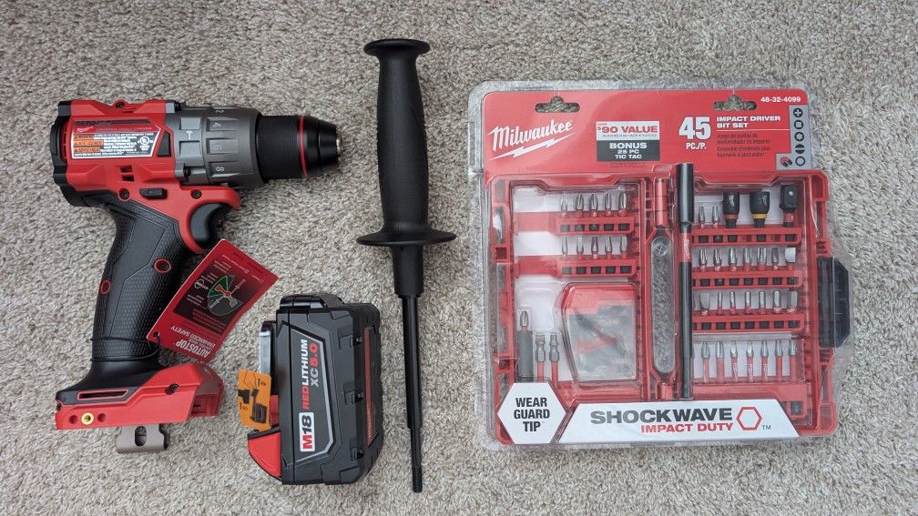 Milwaukee Drill and SHOCKWAVE Screw Driver Bit Set
