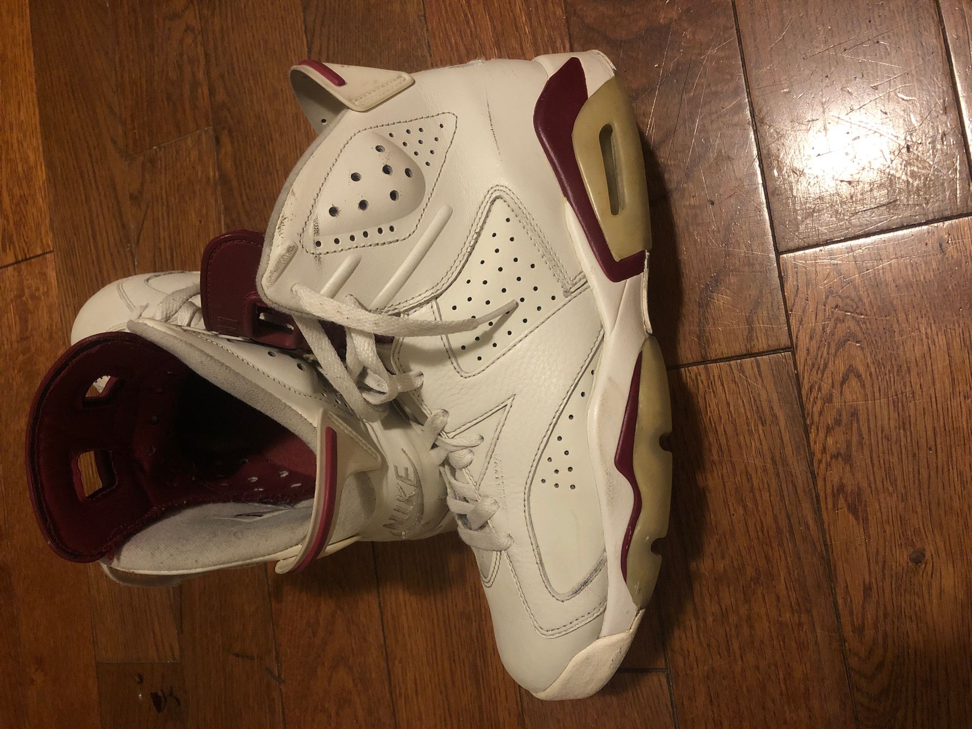 Jordan 6 retro {Maroon}