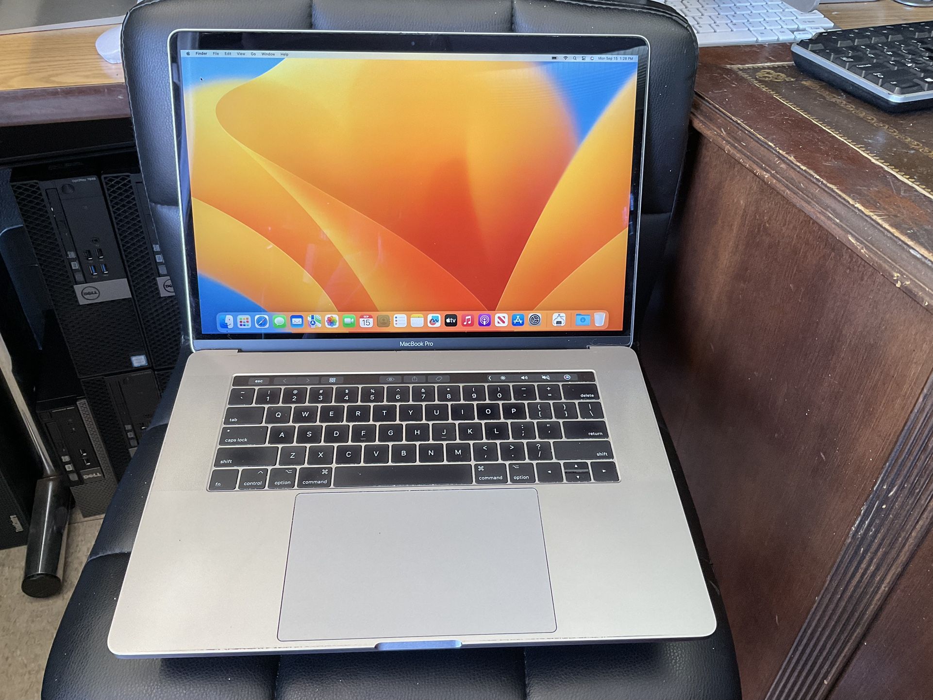 MacBook Pro 15 inches - Mac OS Ventura