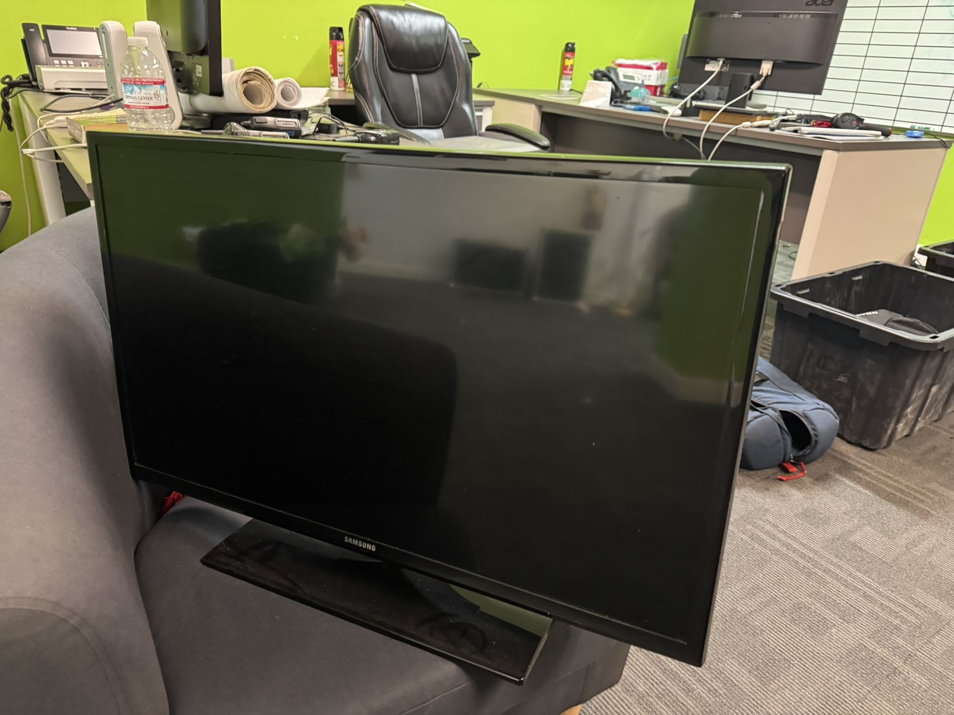 3 TVs $250 Must Take All 3