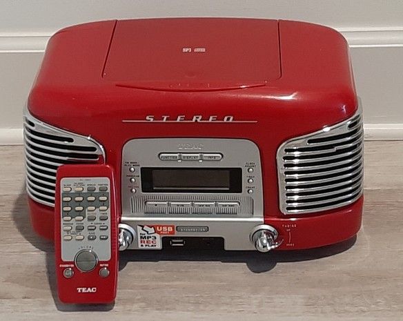 AM/FM Radio And CD Player With Remote