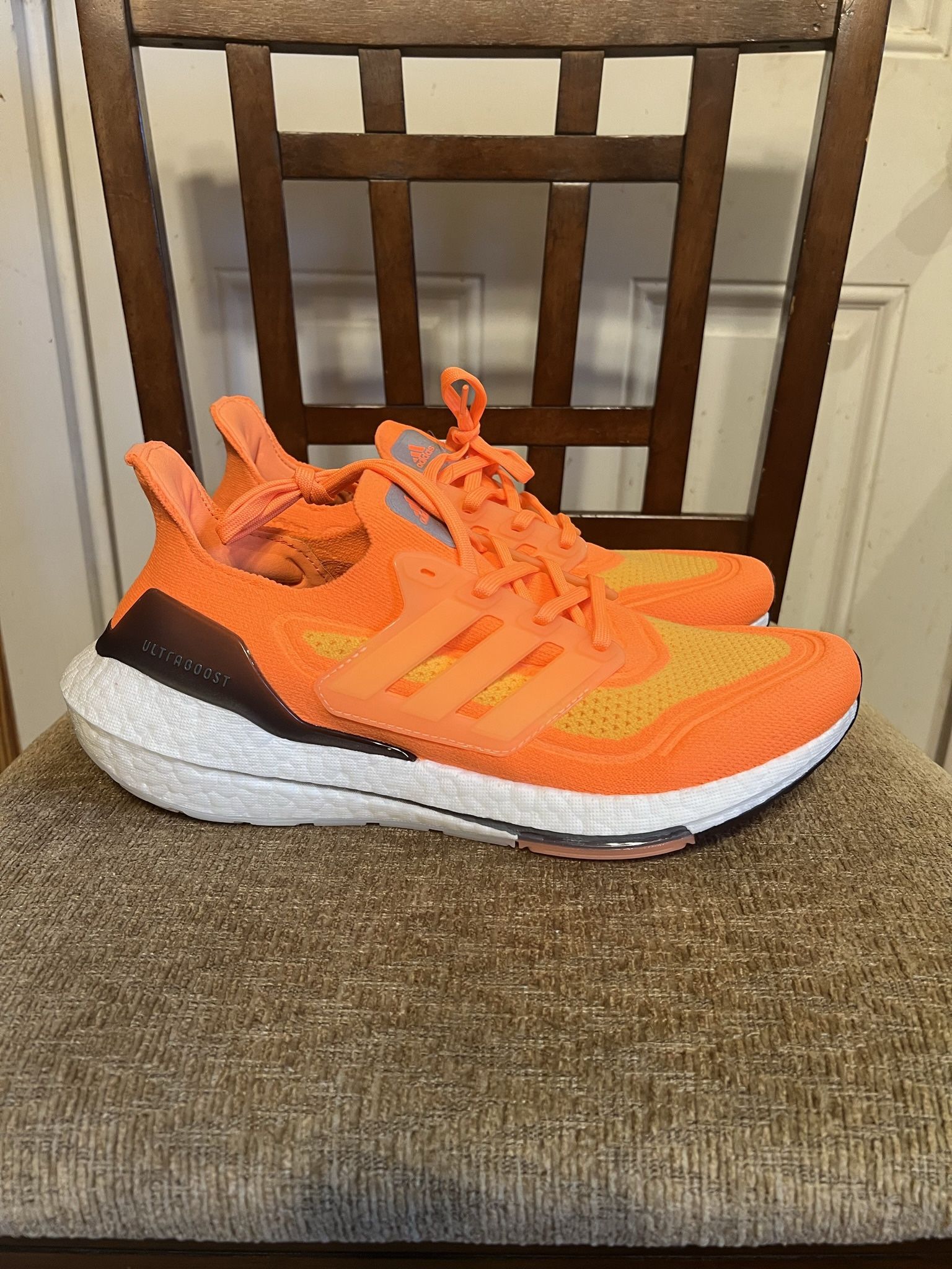 Brand new Men’s Adidas Ultra Boost 21 running shoes size 9.5 no box