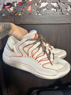 Basketball shoes