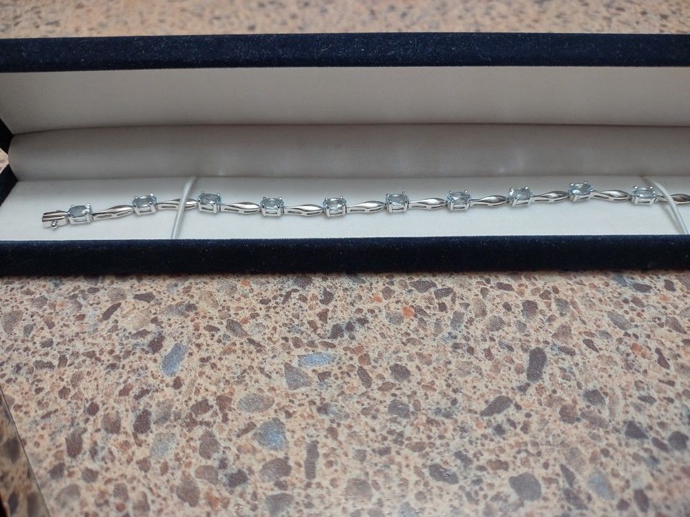 NEW 14 KARAT WHITE GOLD TENNIS BRACELET