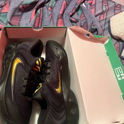 Selling Nike giannis immortality 4