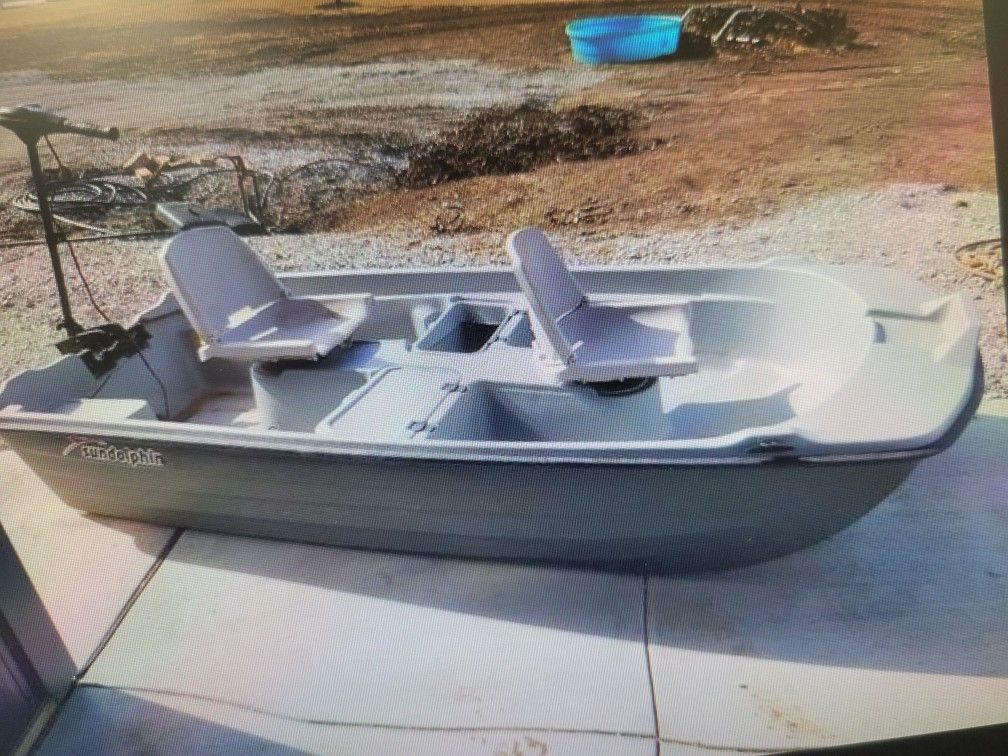Sun Dolphin Boat For Sale