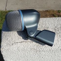 Shure BETA 52A microphone (( Needs Repair ))