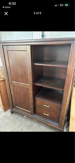 Havertys sliding door chest