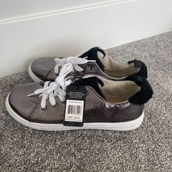 New Shoes For Women’s size 9/10
