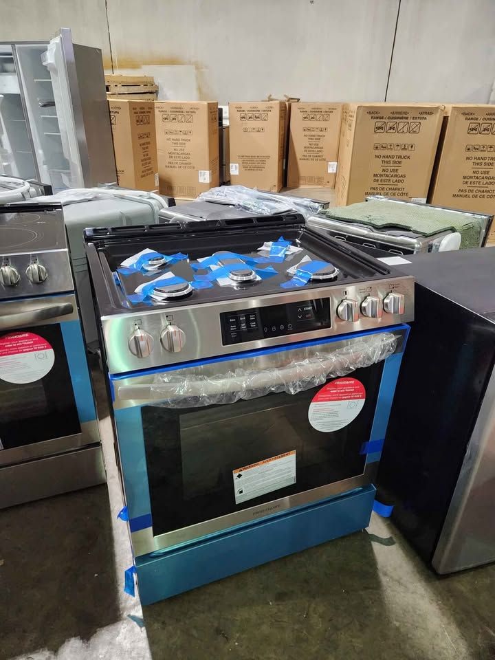 FRIGIDAIRE 30-Inch Freestanding Gas Range – Stainless Steel Finish