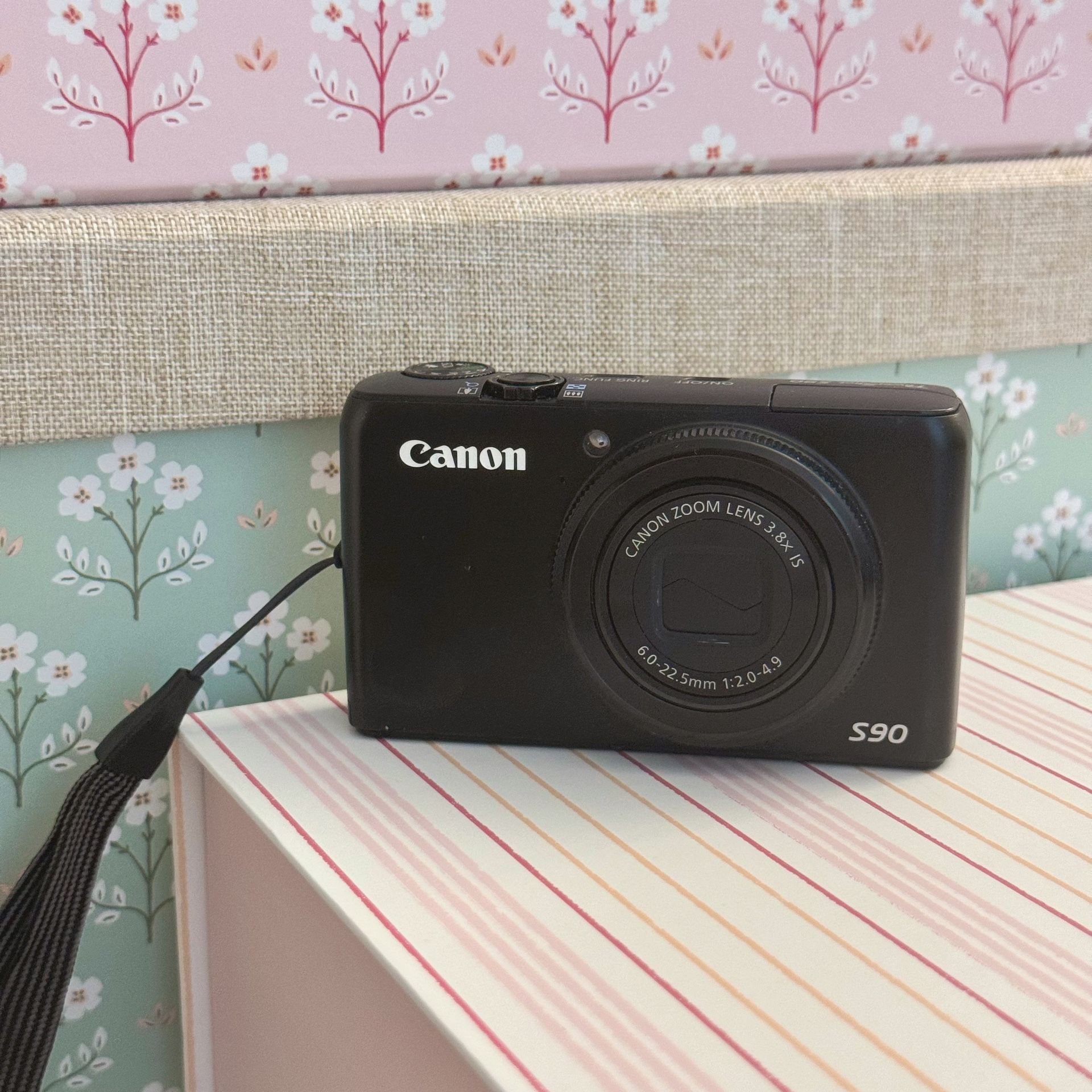 Canon Powershot S90 Compact Digital Camera