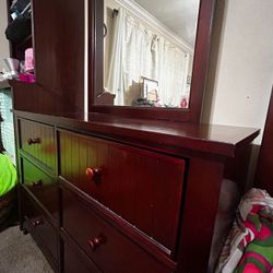 Set Bed Size Twin And Dresser With Mirror And Night Stand Mahogany color