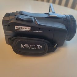 Minolta MN4KPRO 4K Camcorder Kit + Mic, Light, Accessories