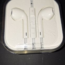 LOT OF APPLE ITEMS
