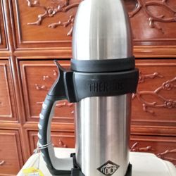 Thermos  The Rock .Silver Vacuum Insulayion Stainless steel Thermos. New