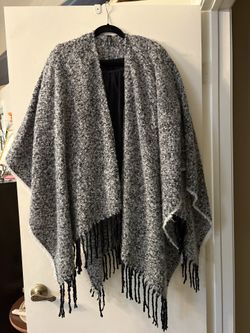 NWT black and white shawl wrap