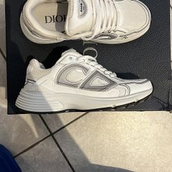 b30 diors size 36 i want 540 for them but price can be talked about 