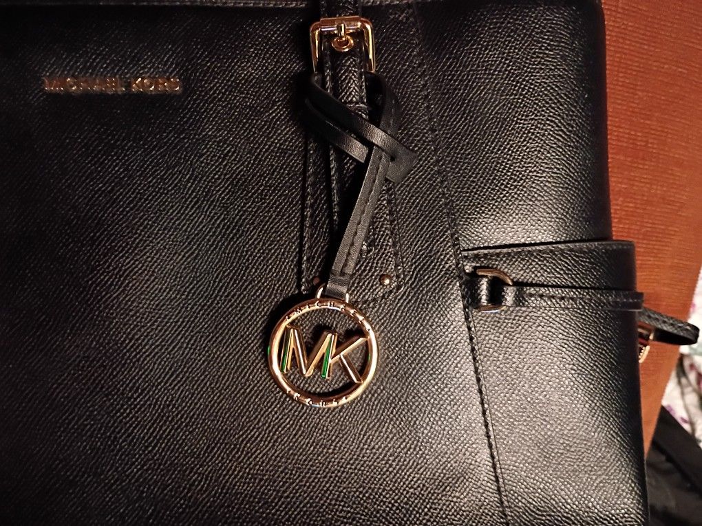 Michael Kors Voyager Bag