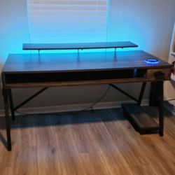 Computer Desk / Gaming Desk With LED and Drink Cooling