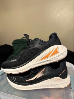 Altra Running Shoes Women’s size 7.5