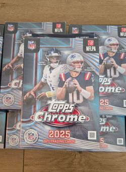 Topps Chrome 2025 NFL Football Trading Cards Hanger Box
