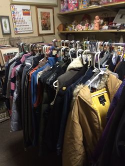 600 prendas de ropa ala benta