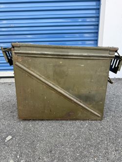Vintage Military Metal Ammo Box – Heavy-Duty Storage