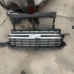 2022 Chevy Suburban Grille And Active Shutter 