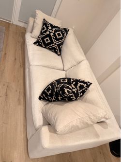 Cream couch 9ft