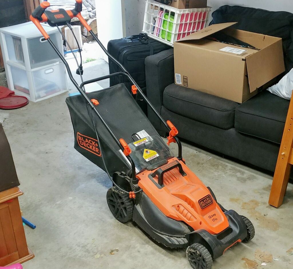 Black & Decker Electric Lawnmower — ONLY USED ONCE