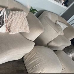 2 Cream Love Couches With 2 Ottomans