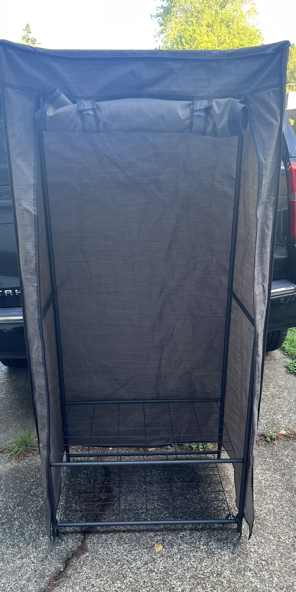Portable wardrobe