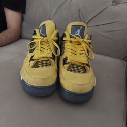 Jordan 4 Retro Lightning 