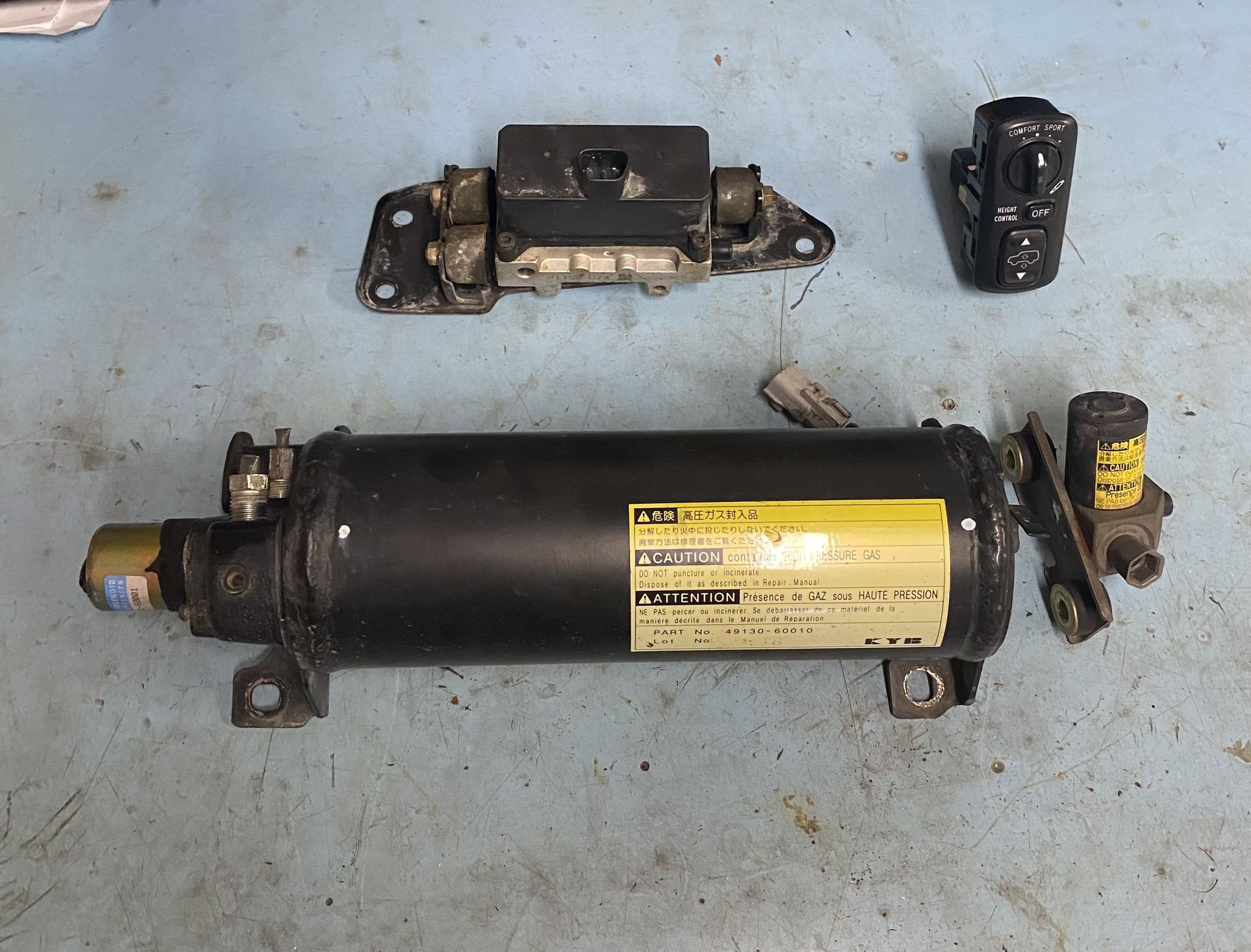 Toyota LC  100 / LX470 AHC suspension parts 