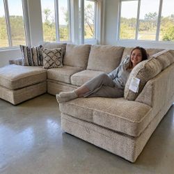 Calnita Sisal 2-Piece RAF Chaise Sectional