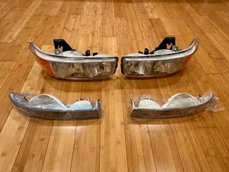New Headlights for 99-07 GMC Sierra 1500  / GMC Yukon 99-06 Left and Right Side