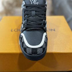Lv Trainer Size 44
