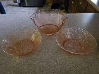 Sandwich glass bowl set
