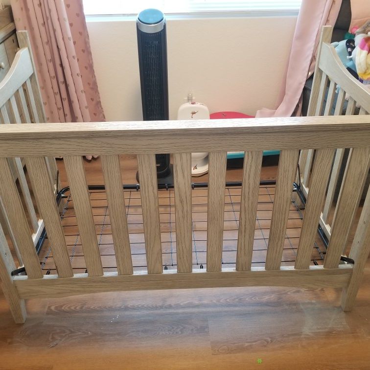 Crib And Dreser/Changing Table From Target 3yrs Old 
